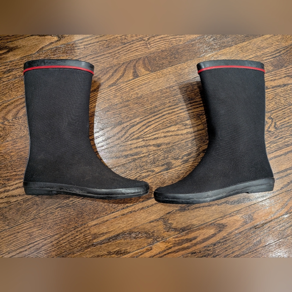 KAMIK - RARE Black Rain Boots with Red Trim